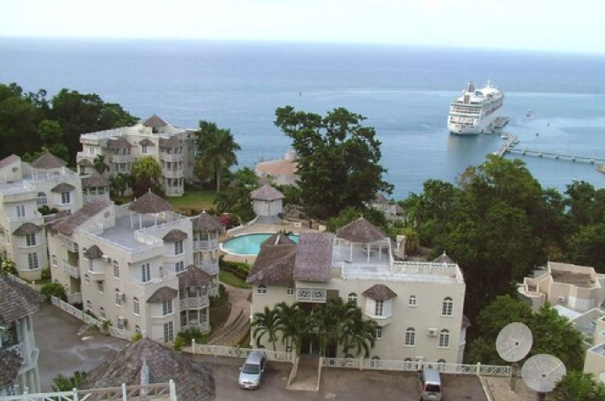 Skycastles Condominiums Ocho Rios Esterno foto