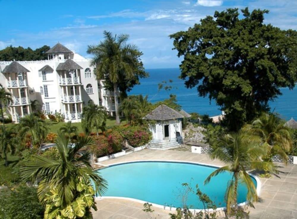 Skycastles Condominiums Ocho Rios Esterno foto