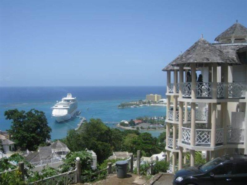 Skycastles Condominiums Ocho Rios Esterno foto