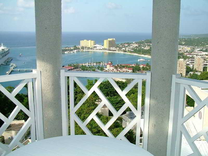 Skycastles Condominiums Ocho Rios Esterno foto