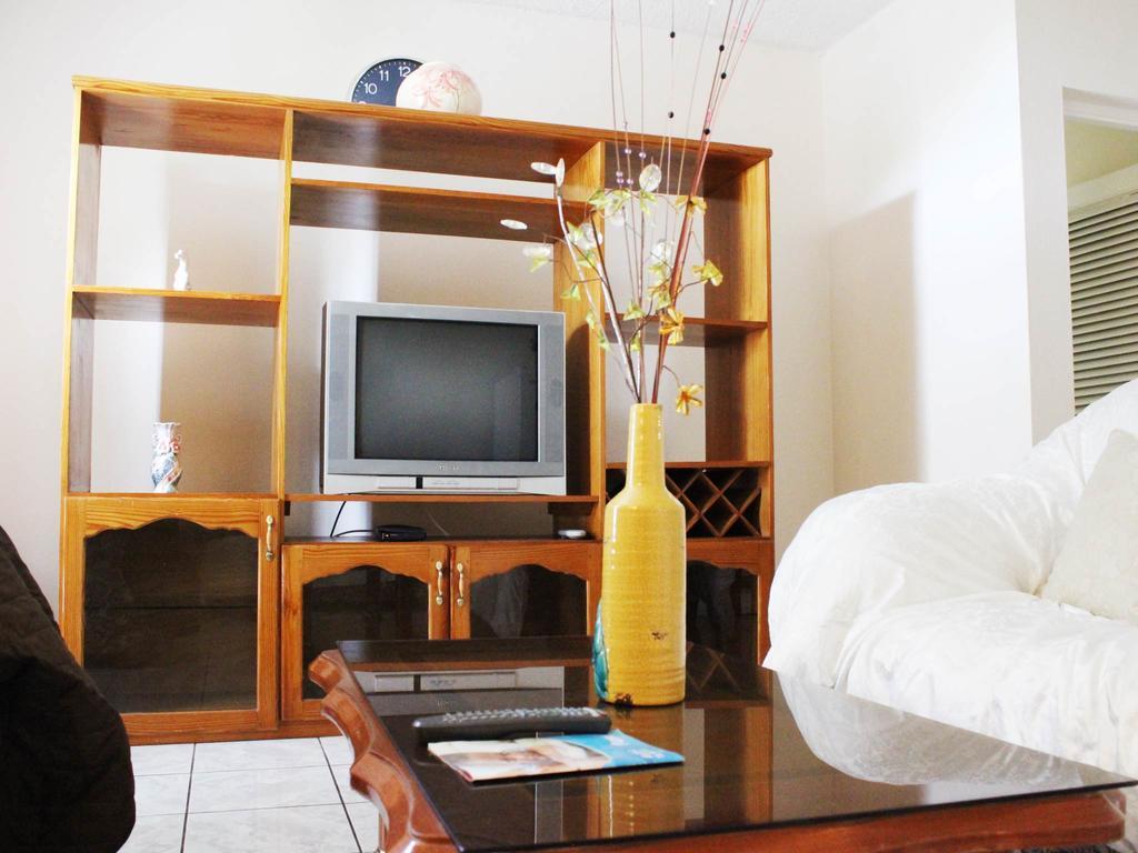 Skycastles Condominiums Ocho Rios Esterno foto