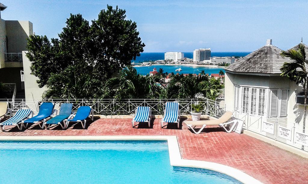 Skycastles Condominiums Ocho Rios Esterno foto