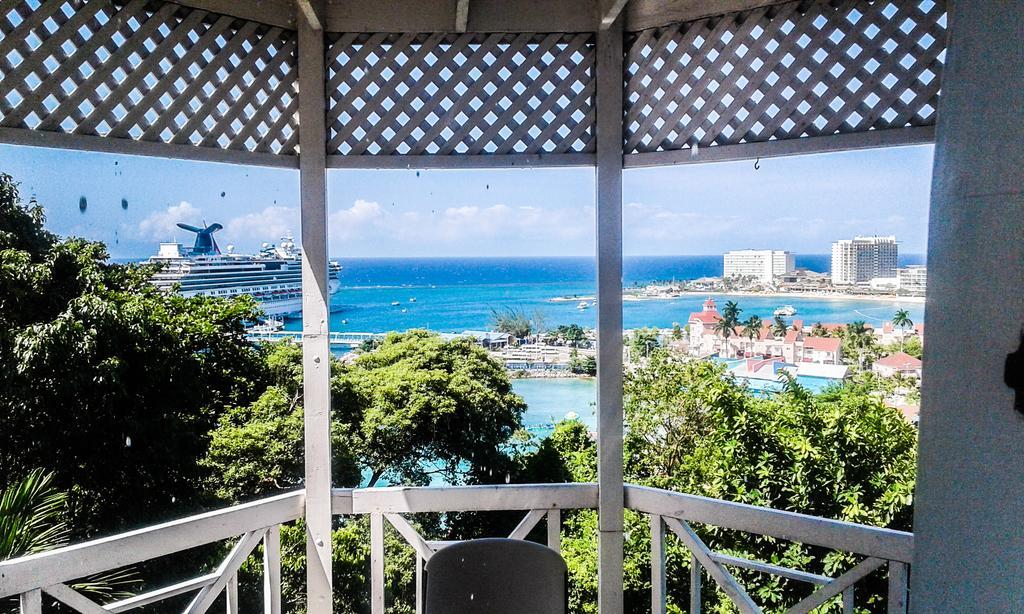 Skycastles Condominiums Ocho Rios Esterno foto