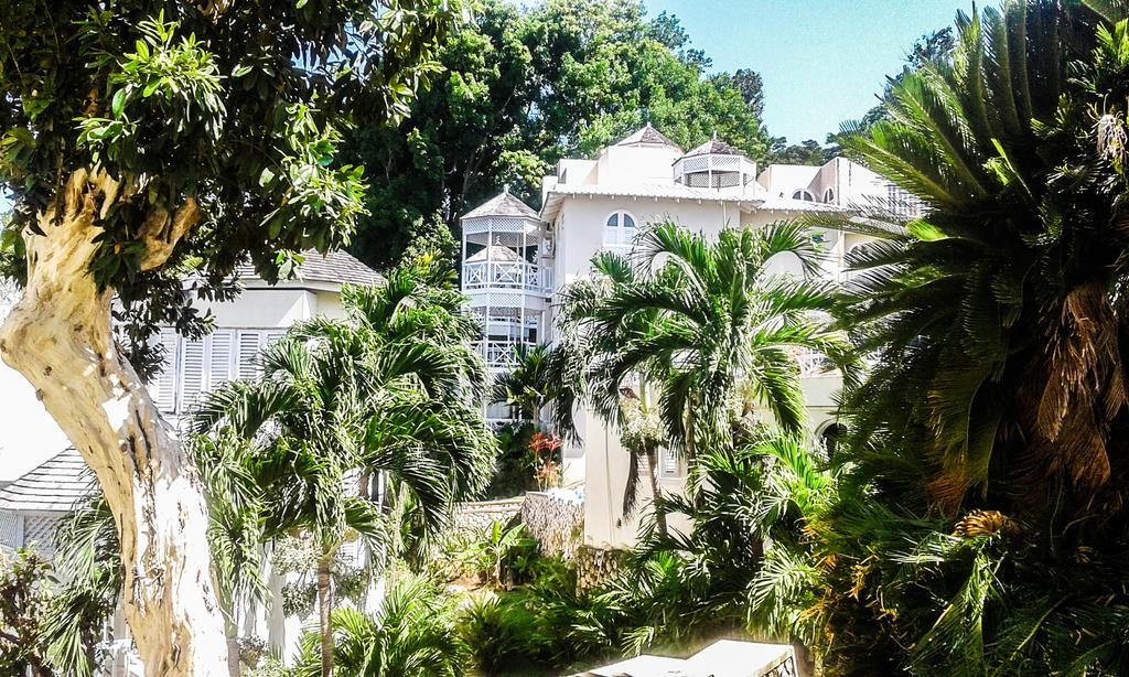 Skycastles Condominiums Ocho Rios Esterno foto